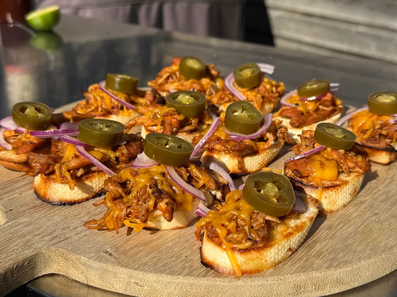 Pulled chicken crostini